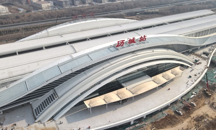 济莱高铁历城站“整装待发”
