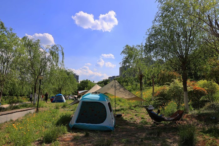 凤凰湖碧波荡漾 湖光山色景如画
