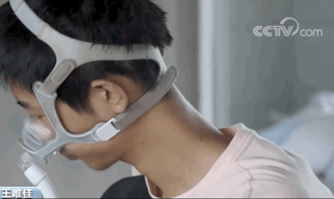 开学季，一大波超暖高校横幅刷屏：这次回来，我想你陪我久一点