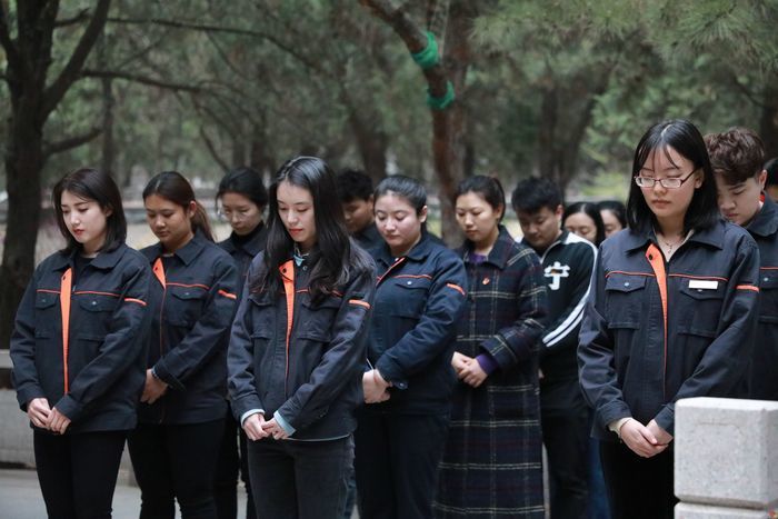 以青春祭忠魂 以热血赴使命 济南能源工程集团组织开展清明节缅怀先烈活动