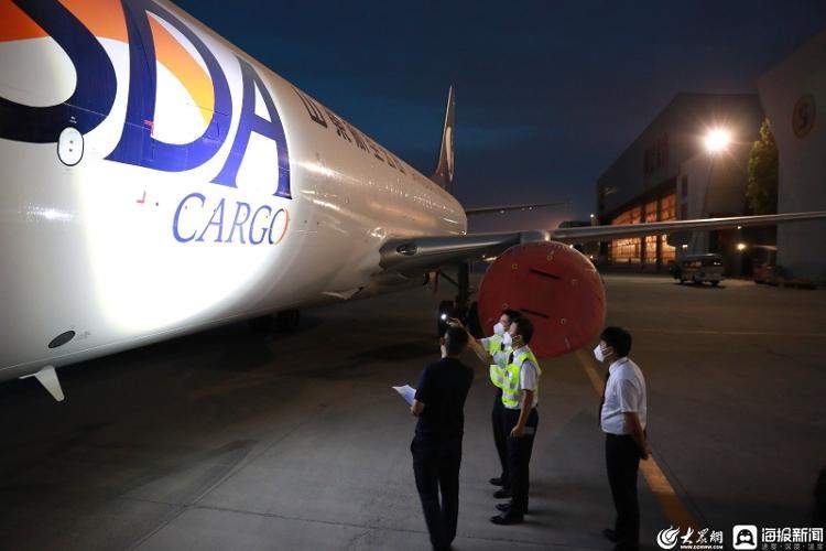 灞辫埅棣栨灦B737-800璐ф満楠岃瘉璇曢鎴愬姛