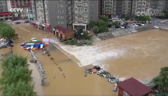 河南多地遭遇强降雨 郑州等城市发生严重内涝