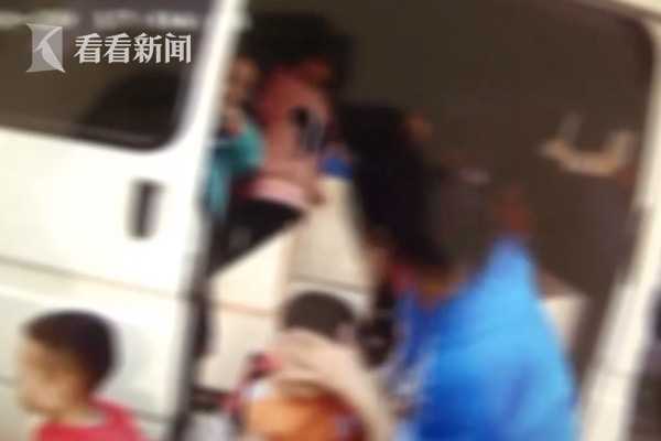 超员580%!6座面包车下来41人 这辆校车太“黑”了