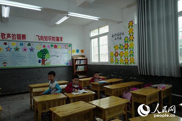 新加坡驻华大使：扶持教育，成就光明未来