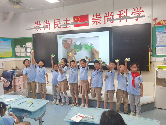 家长进课堂，为孩子们带来传统文化之旅