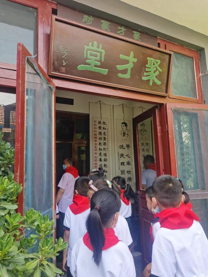 章丘宁家埠学区张码小学20名新队员入队