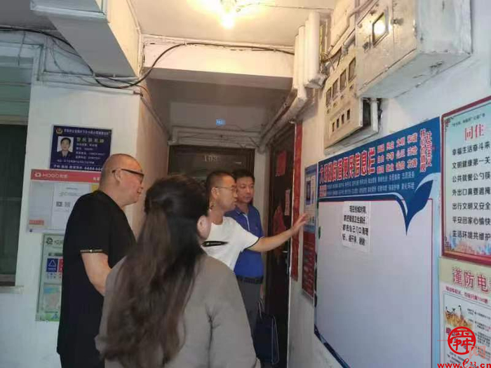 市应急局第三党支部到历下区县西巷社区开展“上一线、察实情、练本领、促发展”主题教育实践活动