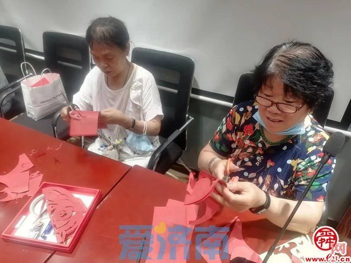 “剪纸课堂”进社区 非遗文化润民心
