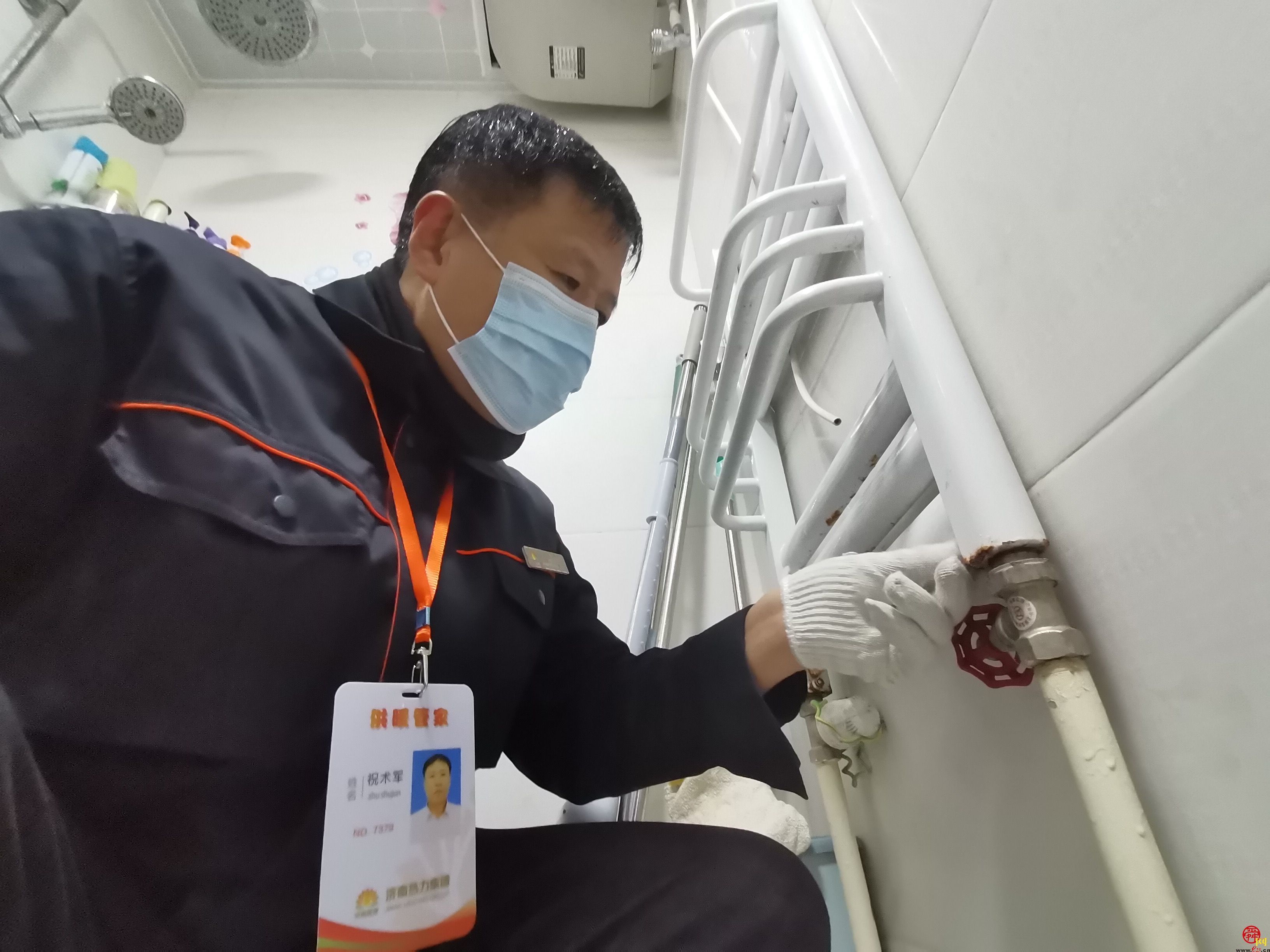 屋外飞雪漫天屋内暖意融融 供热“一张网”温暖泉城