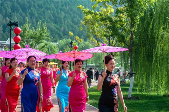 长清区举办喜迎国庆·中秋“山水长清旗袍秀”大型展演活动