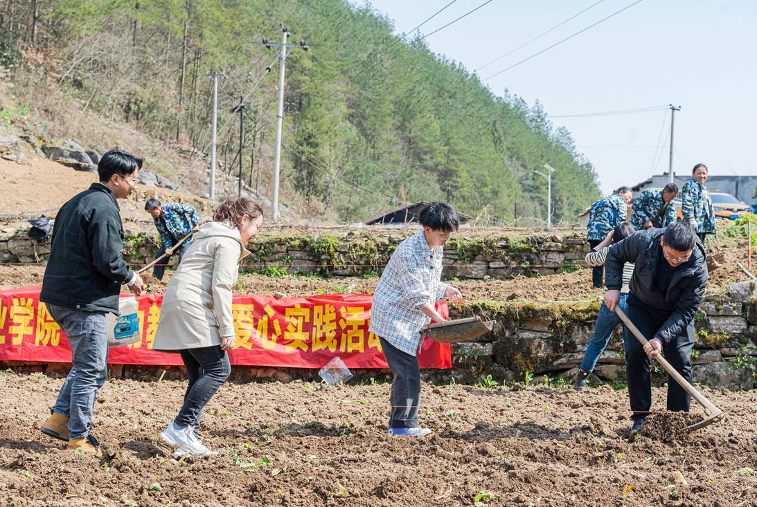 交出亮眼成绩单！重庆电子工程职业学院打造“世界技能大赛冠军” 培养技术技能人才