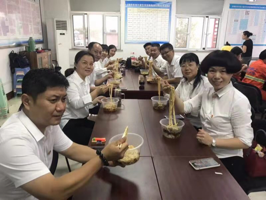 同唱国歌共吃面 济南市市中区共庆新中国70华诞