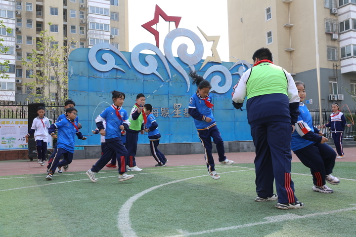 泉星小学一年级常规展示活动，搭建科学衔接“泉引桥”