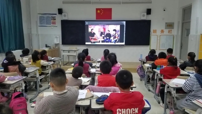 景汇小学组织观看“孩子的歌 唱响百年”系列直播活动