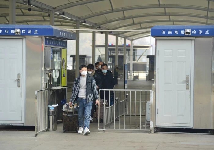 不再查验“码”“证” 学生流提前出现 济南铁路积极做好客流恢复运输保障工作
