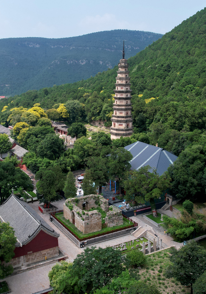 游泰山不至灵岩不成游也！是时候和古刹来一次美丽的邂逅