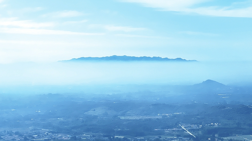 济南南部山区出现“海市蜃楼”奇观