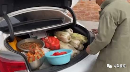 充电器一拔就又是一年 离家的全国统一仪式刷屏