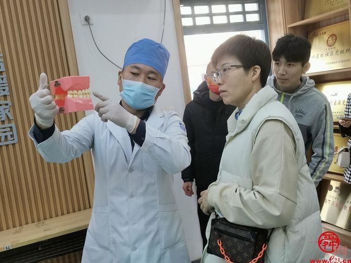 历下区益寿路社区开展“健康口腔 幸福家庭”公益活动