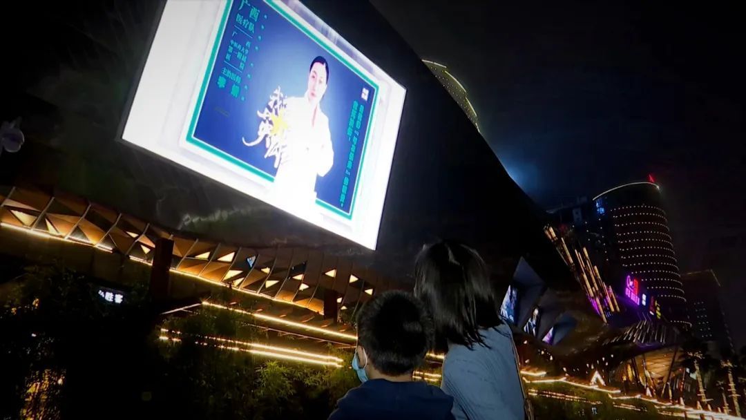 今晚，她们是夜空中最亮的“星”！