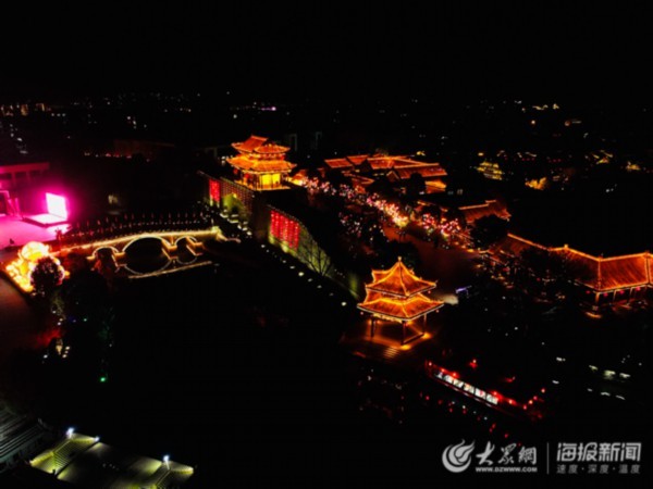 台儿庄古城上演缤纷跨年夜