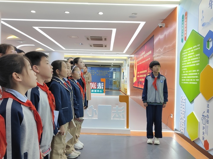 大中小学牵手 行走的思政课让法治教育和爱国教育入眼入脑更入心