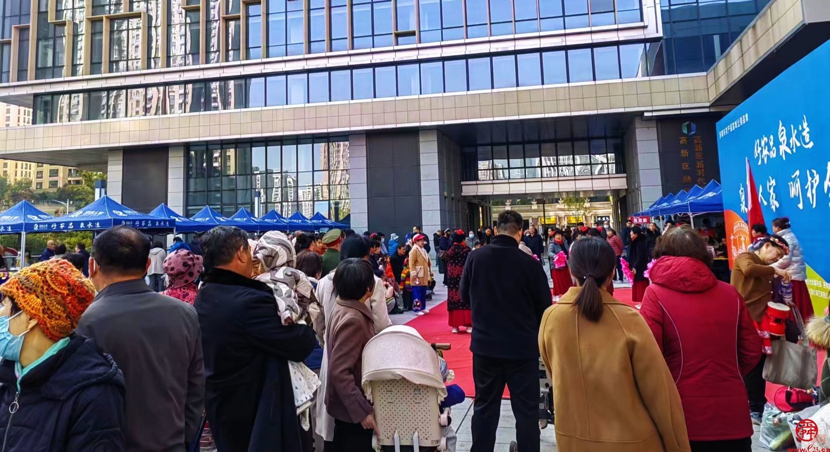 烟火气“沉甸甸”！ 泉水人家社区里收获暖融