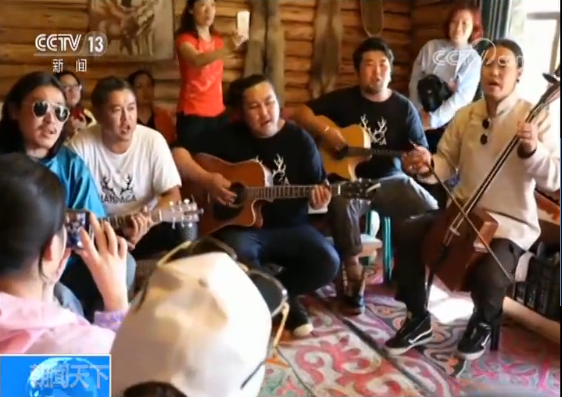 新疆喀纳斯迎来游客高峰 景区日接待游客近8万人次