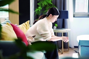 《小欢喜》中演刘静 咏梅：她是现实生活中非典型妈妈 