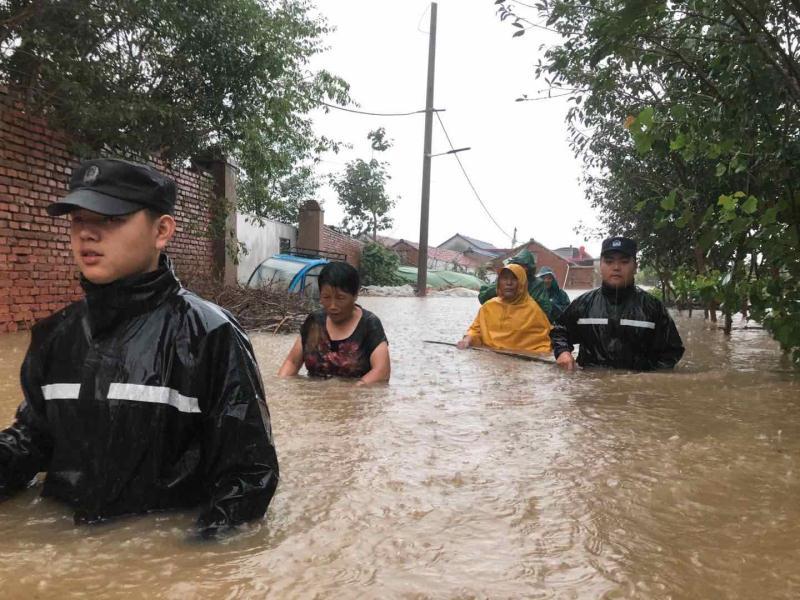 别怕，有我！山东公安全力防汛救灾，500名特警随时准备跨区域驰援