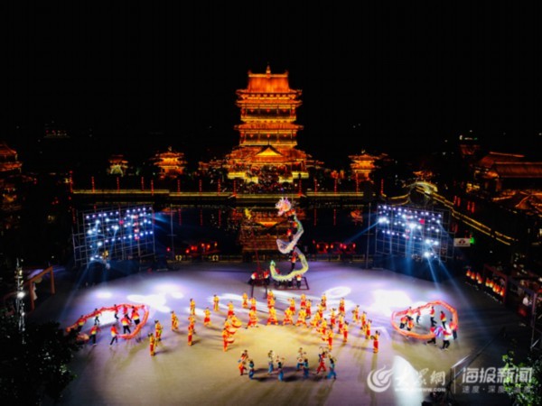 台儿庄古城上演缤纷跨年夜