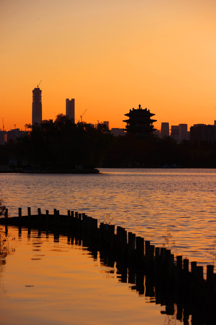 晨光映湖 斑斓如画 这里藏着济南的醉美初冬