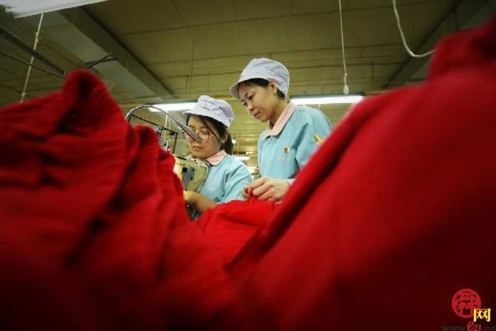 缝纫女工：一针一线　用“匠心”缝制人生