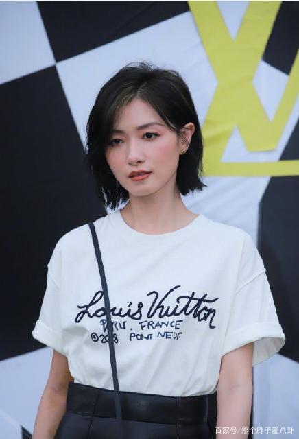 吴亦凡背两米高玩偶走秀|吴亦凡背两米高玩偶走秀是怎么回事?终于真相了,原来是这样!