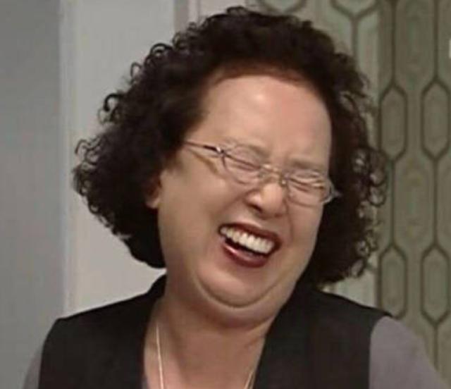 模仿|【搞笑】潘长江COS陈奕迅 戴上假发拉发际线给模仿注入灵魂