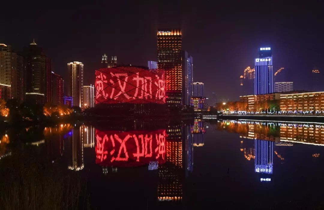 今夕元宵，月圆灯明，人长久，百病清！