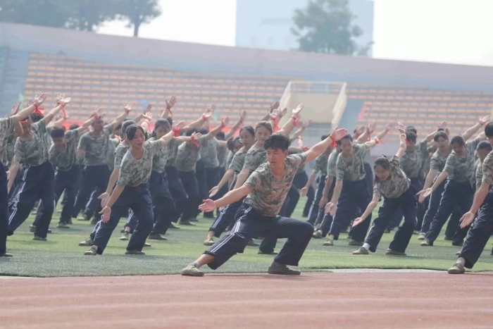 6000小“萌新”到位！山东现代学院开学迎新