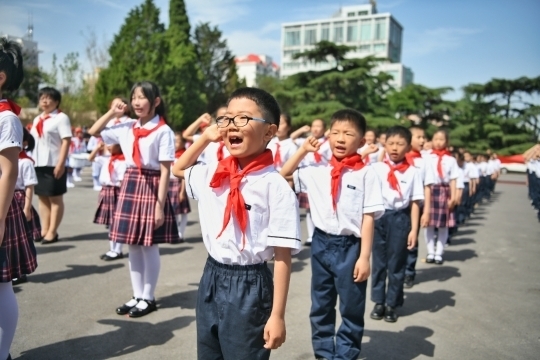 入队仪式结束后,举行了济南市红领巾讲解员交流营分享活动.