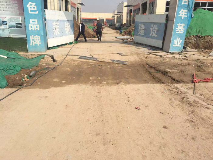 【啄木鸟在行动】济南科技创新型节能材料制造项目 大面积裸露渣土未覆盖