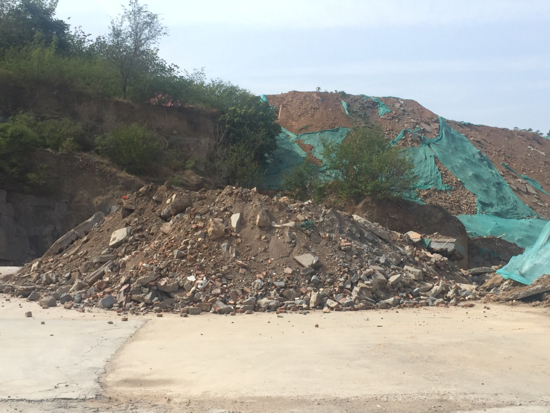 【啄木鸟在行动】世纪大道与凤岐路交汇处南200米路西存在扬尘隐患