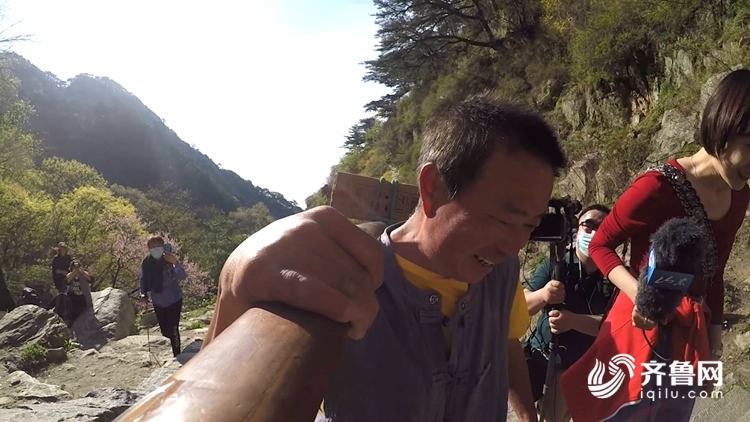 这就是山东｜新时代泰山挑山工：干这行就必须勇往直前不能停