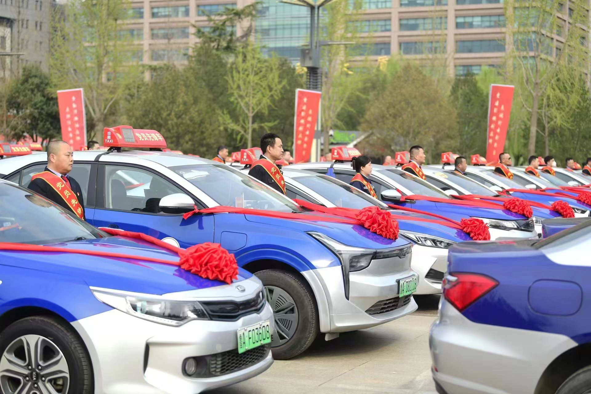 党建引领创品牌 展现行业新担当！济南市开展出租车行业“党员先锋车”活动