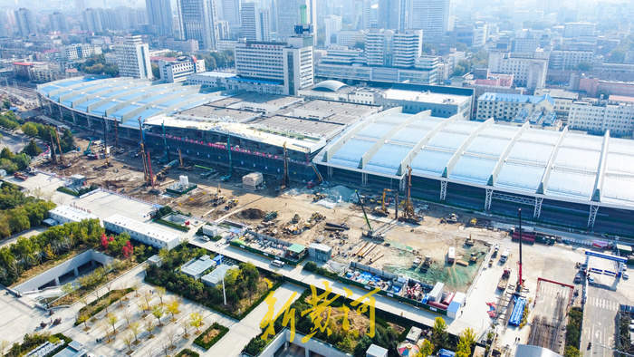 济南火车站北侧开建站台新雨棚
