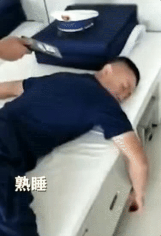 这些“狼狈”的身影真帅！消防员花式出警合集来了，笑着笑着就哭了