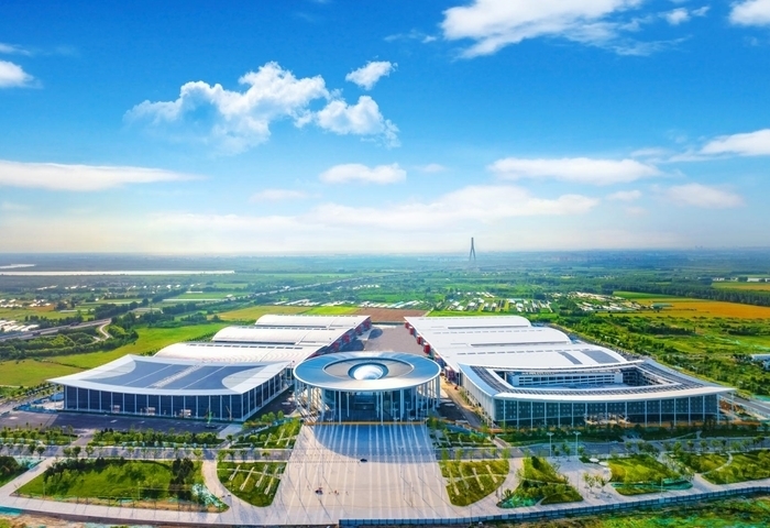 济南黄河国际会展中心“黄河之眼”玻璃穹顶引人瞩目，揭秘全球净展览面积最大的会展中心设计建设背后