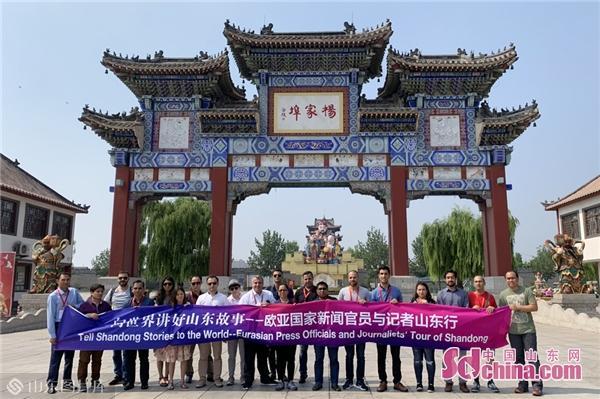 向世界讲好山东故事 外媒记者杨家埠邂逅风筝、年画与民俗