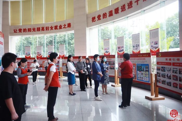 中国妇女杂志社副社长一行来济调研送课