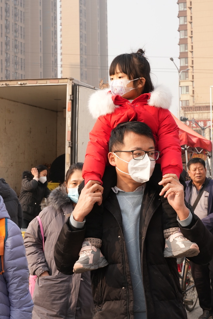 跟着记者逛大集丨品美食、购年货，一起打卡“蓝翔路大集”