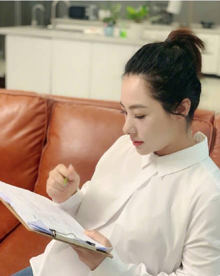 刘璇二胎得女|奥运体操冠军刘璇二胎得女，在微博晒出儿子和女儿合照