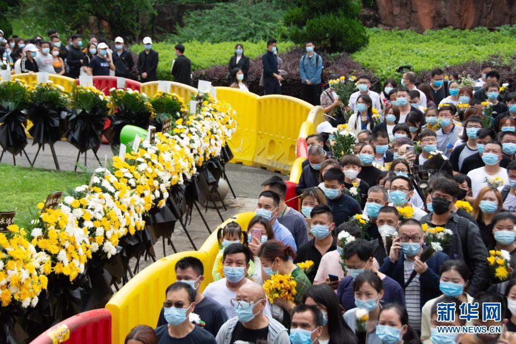 作别“杂交水稻之父”